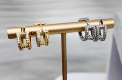 Sus pendientes Huggies