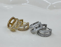 Sus pendientes Huggies