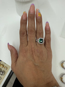 Anillo de esmeralda en talla esmeralda
