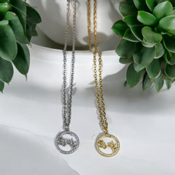 Collar de acero inoxidable para el Día de la Madre con espalda de nácar